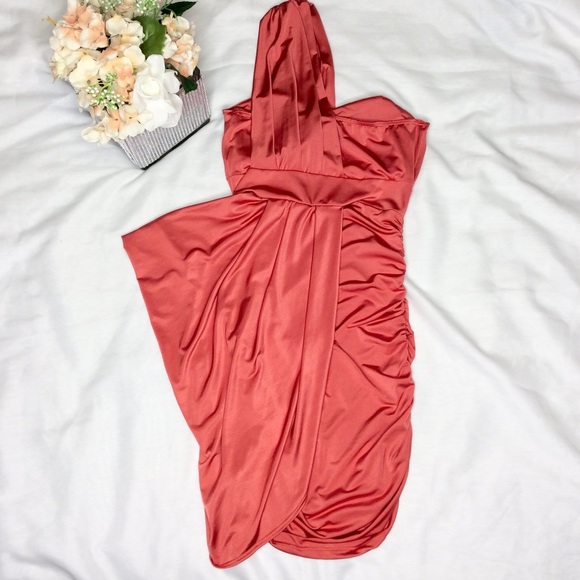 Beautiful Dress. - Picture 3 of 4